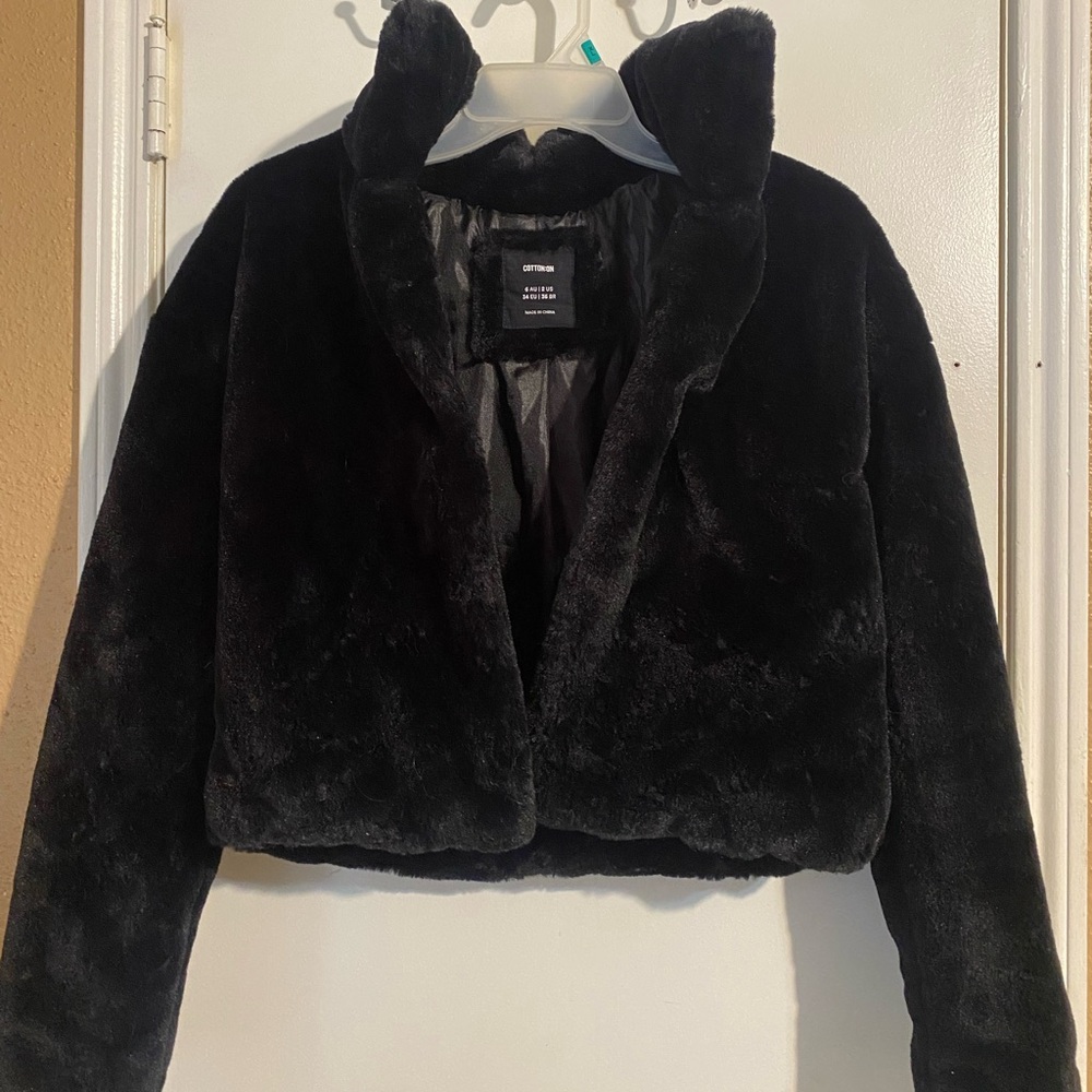Cropped fuzzy jacket